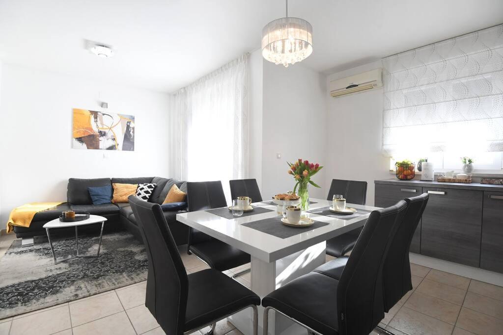 Family Apartment Manuela Zára Kültér fotó