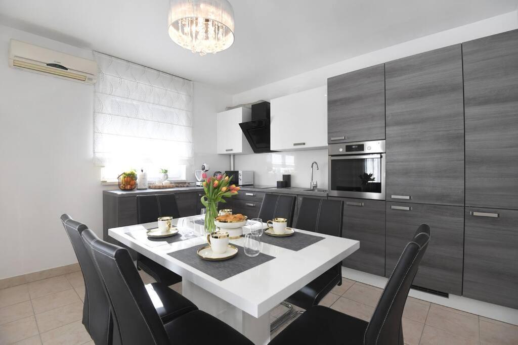 Family Apartment Manuela Zára Kültér fotó